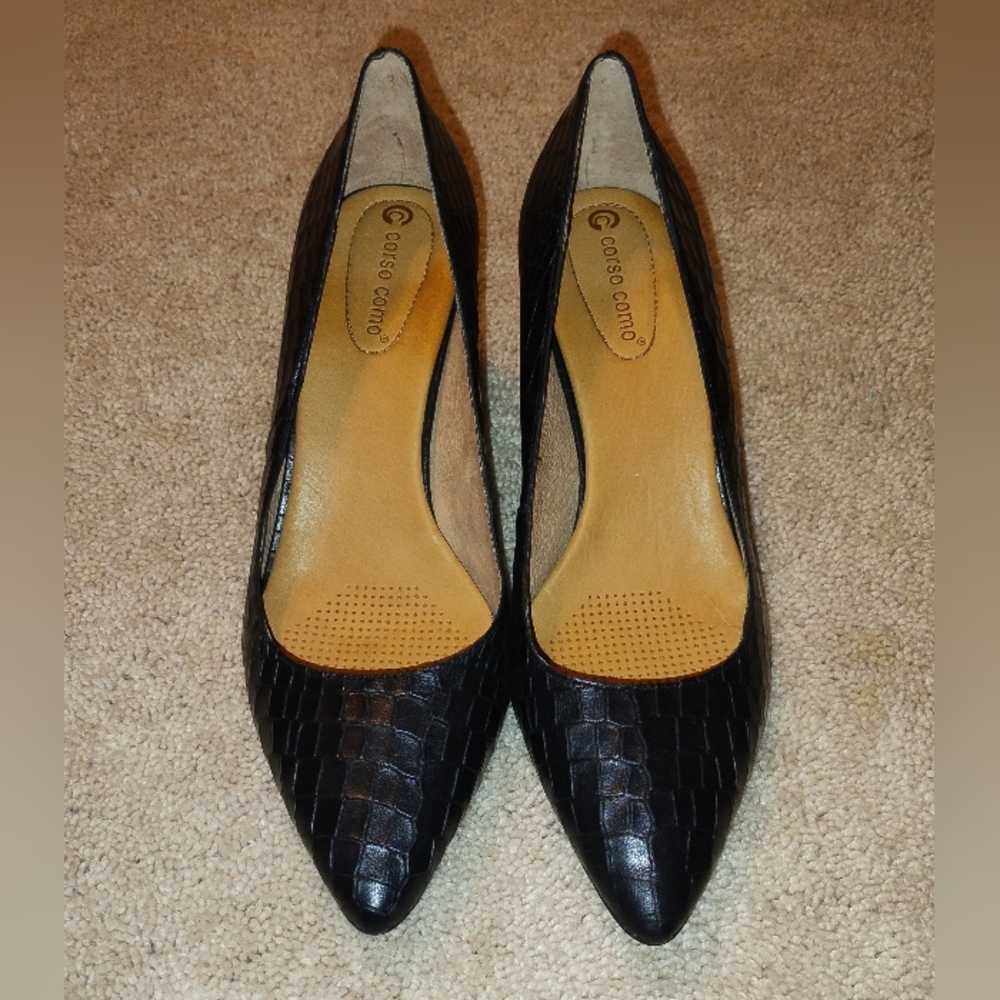 Corso Como Ryanna Mid Heels and Pointy Toes Leather Pumps. 11M